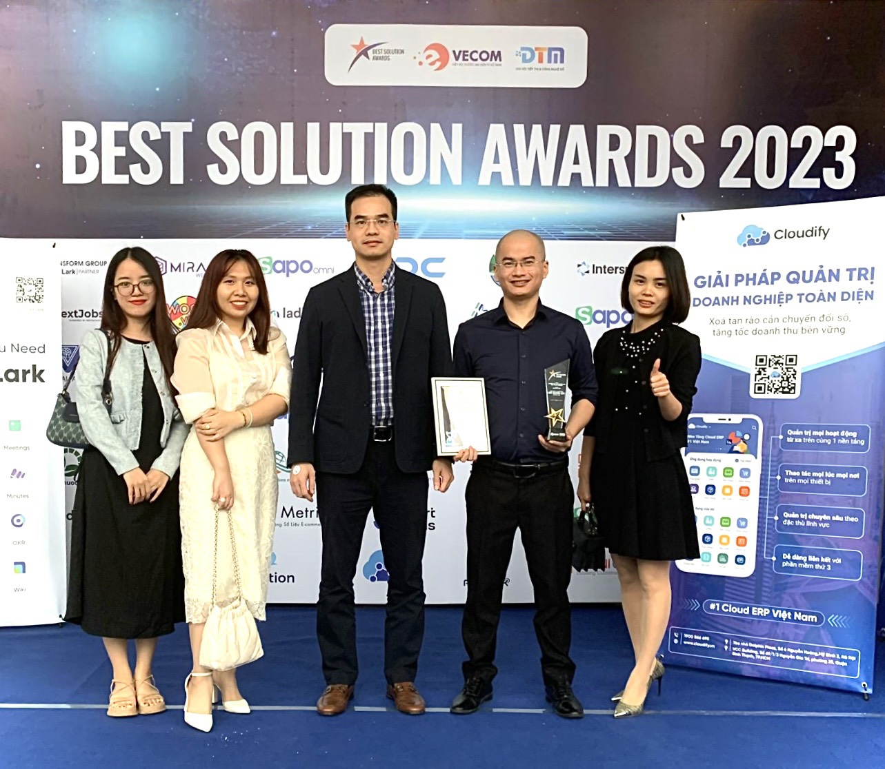 Đai diện Cloudify tại lễ trao giải Best Solutions Award 2023